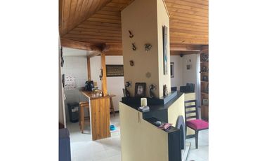 VENTA DE ESPACIOSA CASA Y LOCAL COMERCIAL  CERCA DEL CENTRO HISTORICO