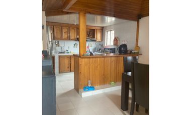 VENTA DE ESPACIOSA CASA Y LOCAL COMERCIAL  CERCA DEL CENTRO HISTORICO