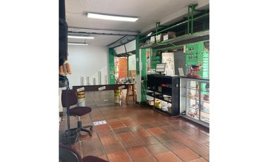 VENTA DE ESPACIOSA CASA Y LOCAL COMERCIAL  CERCA DEL CENTRO HISTORICO