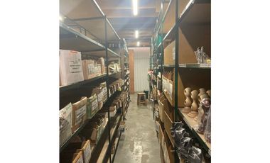 VENTA DE ESPACIOSA CASA Y LOCAL COMERCIAL  CERCA DEL CENTRO HISTORICO