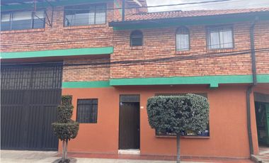 VENTA DE ESPACIOSA CASA Y LOCAL COMERCIAL  CERCA DEL CENTRO HISTORICO