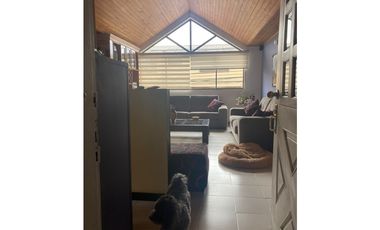 VENTA DE ESPACIOSA CASA Y LOCAL COMERCIAL  CERCA DEL CENTRO HISTORICO