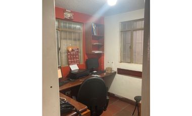 VENTA DE ESPACIOSA CASA Y LOCAL COMERCIAL  CERCA DEL CENTRO HISTORICO