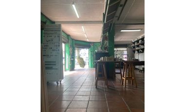 VENTA DE ESPACIOSA CASA Y LOCAL COMERCIAL  CERCA DEL CENTRO HISTORICO