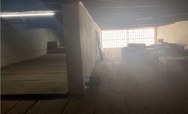 VENTA DE ESPACIOSA CASA Y LOCAL COMERCIAL  CERCA DEL CENTRO HISTORICO