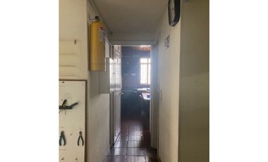 VENTA DE ESPACIOSA CASA Y LOCAL COMERCIAL  CERCA DEL CENTRO HISTORICO