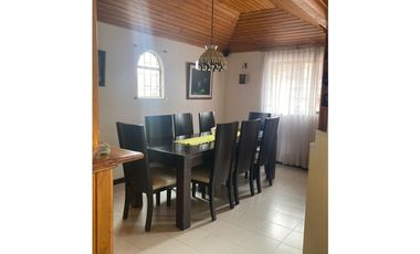 VENTA DE ESPACIOSA CASA Y LOCAL COMERCIAL  CERCA DEL CENTRO HISTORICO