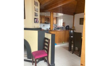 VENTA DE ESPACIOSA CASA Y LOCAL COMERCIAL  CERCA DEL CENTRO HISTORICO