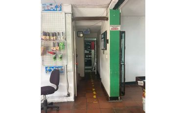 VENTA DE ESPACIOSA CASA Y LOCAL COMERCIAL  CERCA DEL CENTRO HISTORICO