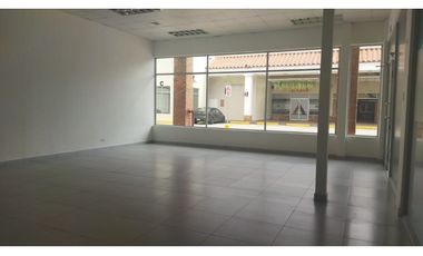 Se Alquila Local en Brisas Del Golf 435 Mtrs