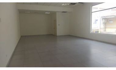 Se Alquila Local en Brisas Del Golf 435 Mtrs