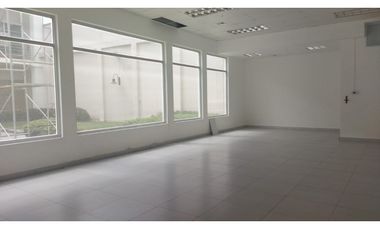 Se Alquila Local en Brisas Del Golf 435 Mtrs