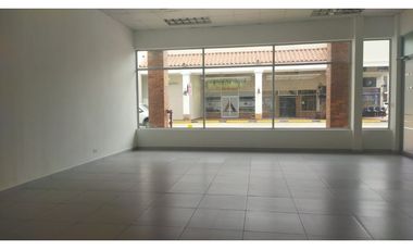 Se Alquila Local en Brisas Del Golf 435 Mtrs
