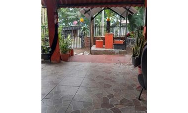 VENDO CASAS Y RESTAURANTE EN MARIATO