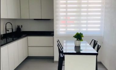 Moderno y amueblado departamento en zona tranquila