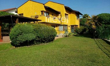 Amplia casa excelente ubicación en Bosques de Montemar, Concón