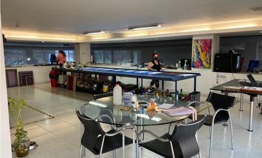 Vendo BODEGA (Edificio de 4 pisos) sector Almacentro Medellin