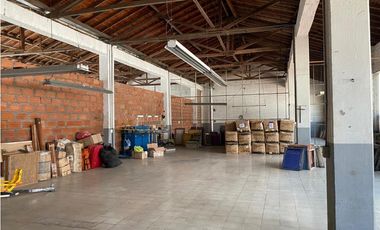 Vendo BODEGA (Edificio de 4 pisos) sector Almacentro Medellin