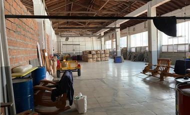 Vendo BODEGA (Edificio de 4 pisos) sector Almacentro Medellin