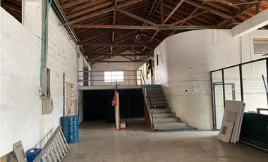 Vendo BODEGA (Edificio de 4 pisos) sector Almacentro Medellin