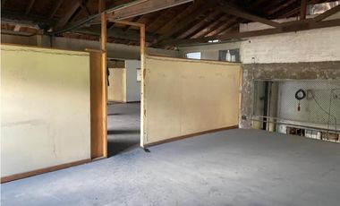 Vendo BODEGA (Edificio de 4 pisos) sector Almacentro Medellin