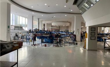Vendo BODEGA (Edificio de 4 pisos) sector Almacentro Medellin