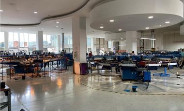 Vendo BODEGA (Edificio de 4 pisos) sector Almacentro Medellin