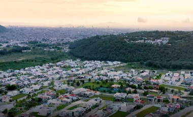 Terreno en Venta Fracc. Los Robles, frente al club