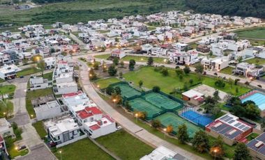 Terreno en Venta Fracc. Los Robles, frente al club