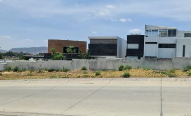 Terreno en Venta Fracc. Los Robles, frente al club