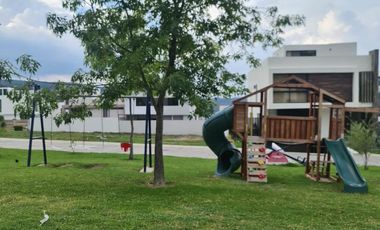 Terreno en Venta Fracc. Los Robles, frente al club
