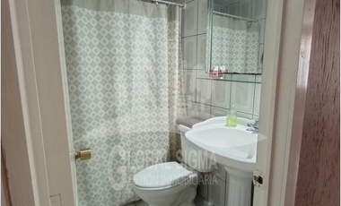 Se vende casa 2 pisos. Regularizada. Metro Laguna Sur