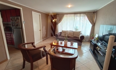 Se vende casa 2 pisos. Regularizada. Metro Laguna Sur