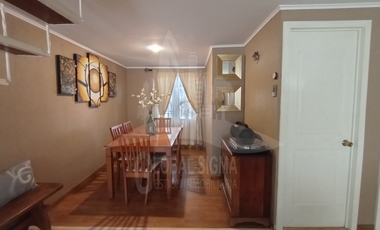 Se vende casa 2 pisos. Regularizada. Metro Laguna Sur