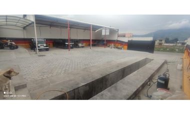Machachi, Galpón, 576 m2, 3 ambientes, 3 baños, parqueadero