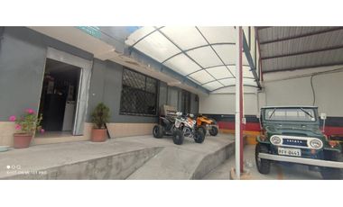 Machachi, Galpón, 576 m2, 3 ambientes, 3 baños, parqueadero