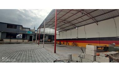 Machachi, Galpón, 576 m2, 3 ambientes, 3 baños, parqueadero