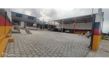 Machachi, Galpón, 576 m2, 3 ambientes, 3 baños, parqueadero