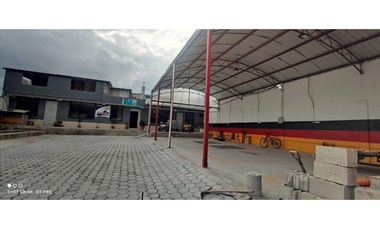 Machachi, Galpón, 576 m2, 3 ambientes, 3 baños, parqueadero
