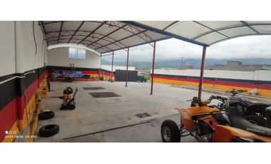 Machachi, Galpón, 576 m2, 3 ambientes, 3 baños, parqueadero