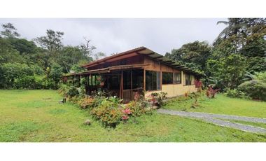 Mindo, Casa, 168 m2, terreno de 1840 m2, piscina, áreas verdes
