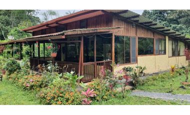 Mindo, Casa, 168 m2, terreno de 1840 m2, piscina, áreas verdes