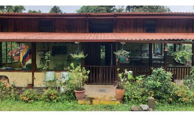 Mindo, Casa, 168 m2, terreno de 1840 m2, piscina, áreas verdes