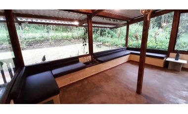 Mindo, Casa, 168 m2, terreno de 1840 m2, piscina, áreas verdes