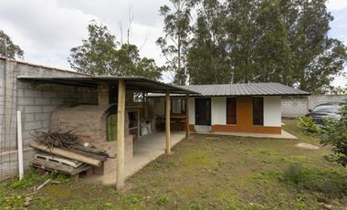 Cayambe, Terreno en venta, 1860 m2, construcción de 140 m2, arboles frutales