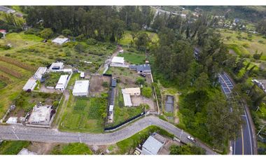 Cayambe, Terreno en venta, 1860 m2, construcción de 140 m2, arboles frutales