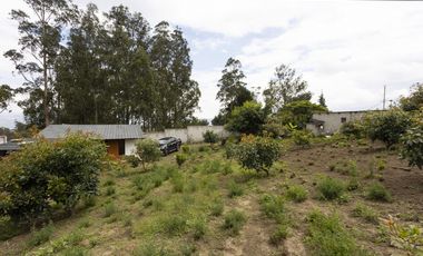 Cayambe, Terreno en venta, 1860 m2, construcción de 140 m2, arboles frutales