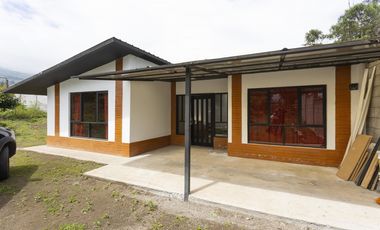 Cayambe, Terreno en venta, 1860 m2, construcción de 140 m2, arboles frutales