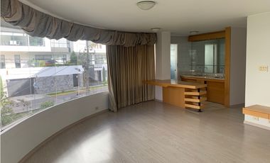 Gonzalez Suarez, Departamento en renta, 307 m2, 3 habitaciones, 4 baños, 2 parqueaderos