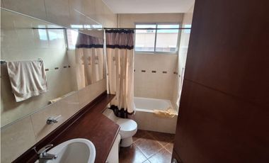 González Suárez, Departamento en renta, 135 m2, 3 habitaciones, 3 baños, 2 parqueaderos